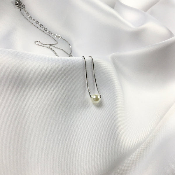 Delicate necklace mini pearl