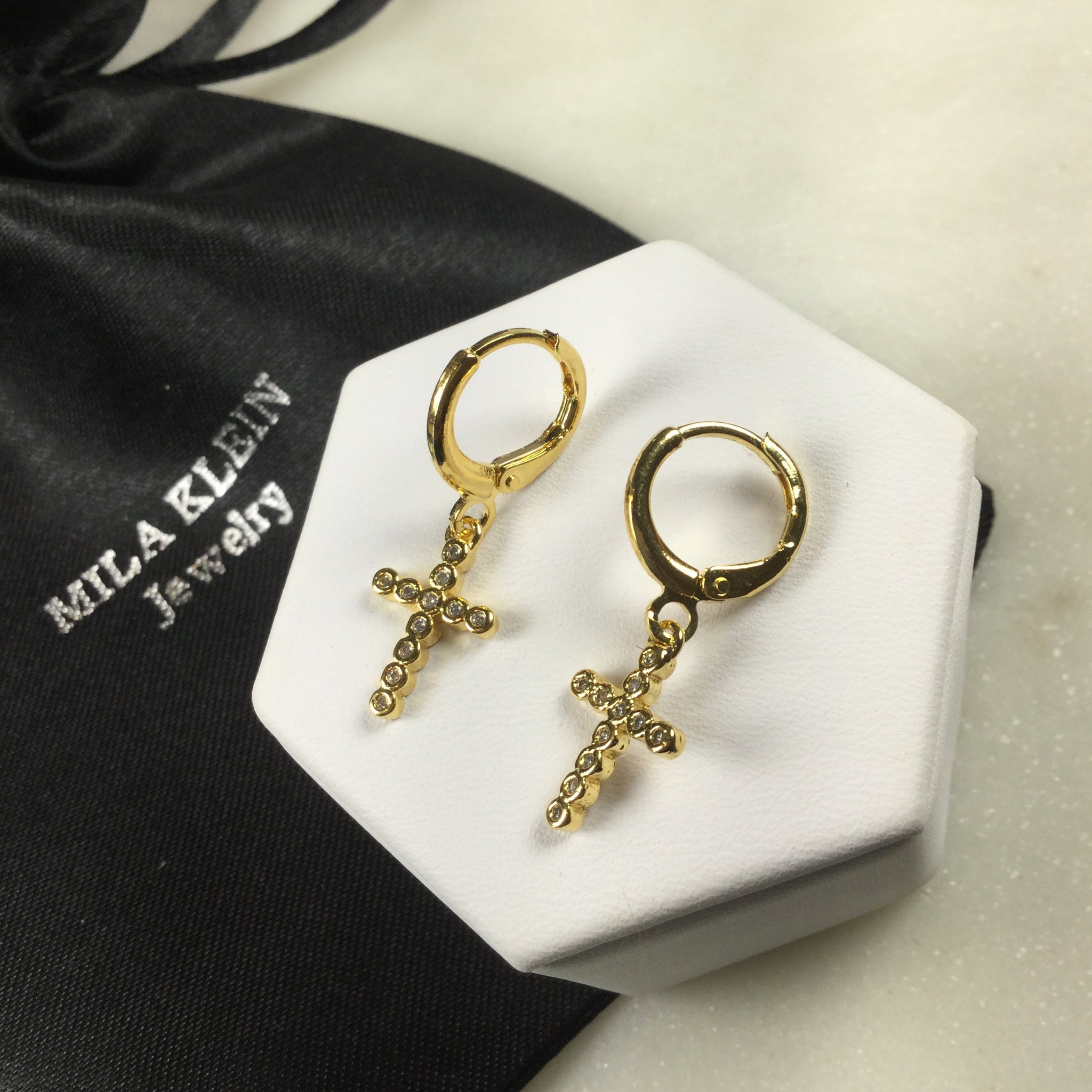 Mini cross hoop earring 18k gold