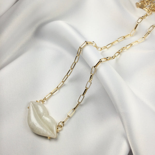 Fashion Ivory Lip Necklace 18k Gold Plated