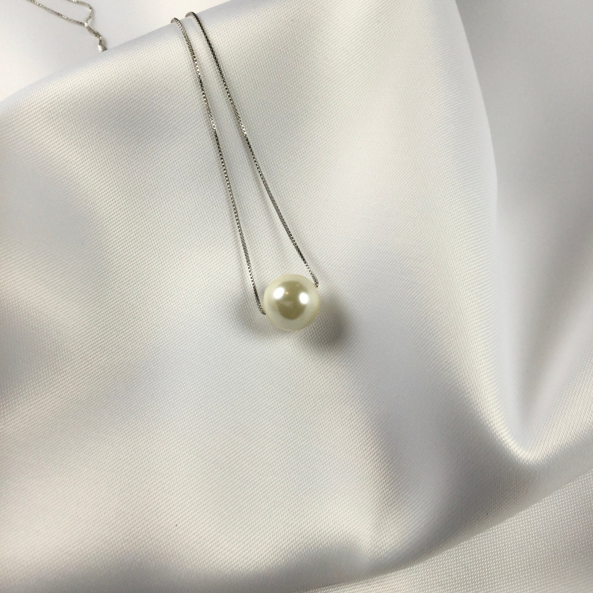 Delicate choker necklace one pearl