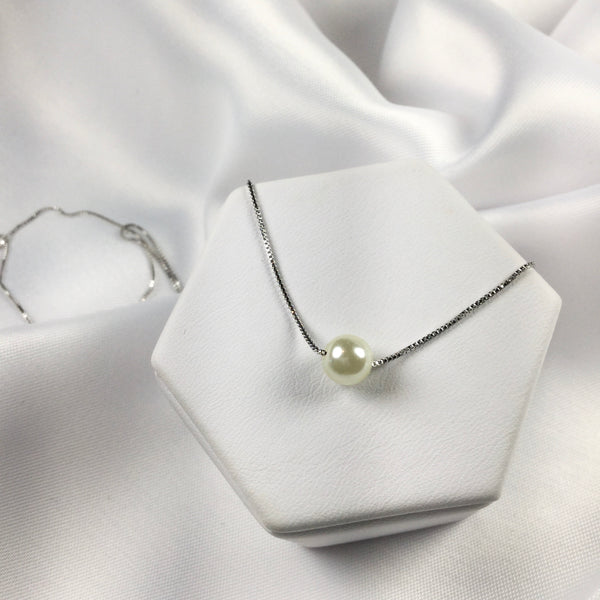 Delicate necklace mini pearl