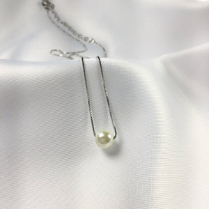 Delicate necklace mini pearl