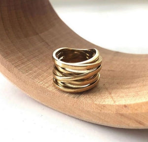 Intertwined Statement Ring