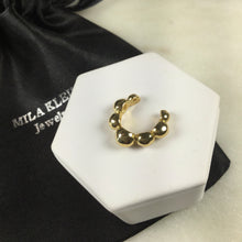 Ear cuff sphere 18k gold plated
      

           
      
      

      
        

        $10.00