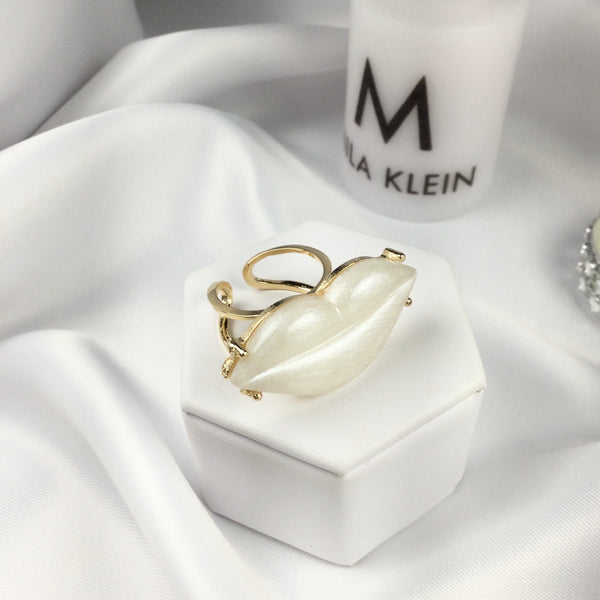 Ivory Lip Adjustable Ring 18k Gold Plated