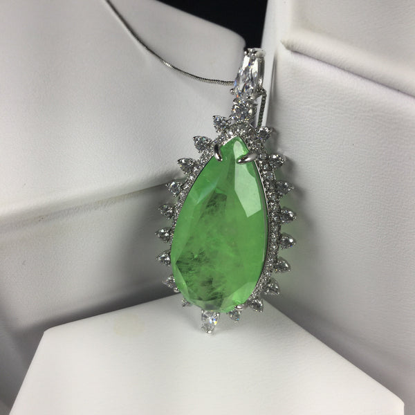 SET Luxury Necklace Maxi drop shape Green Glow fusion stone
