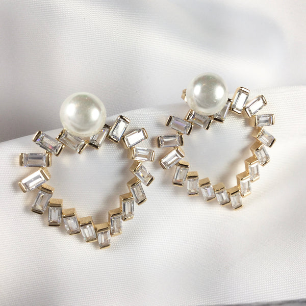Delicate Heart Earrings 18K gold plated one pearl detail baguettes